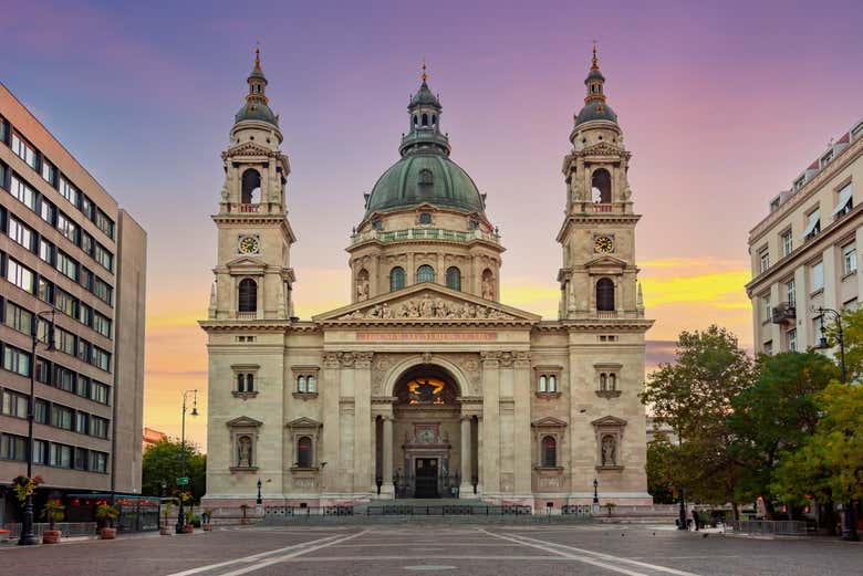 Fachada de la Basílica de San Esteban