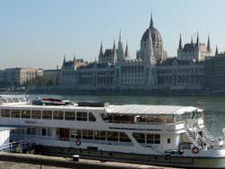 Recorriendo el Danubio en barco