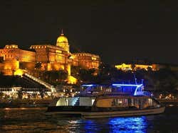 Recorriendo Budapest en barco