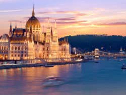 Parlamento de Budapest al atardecer