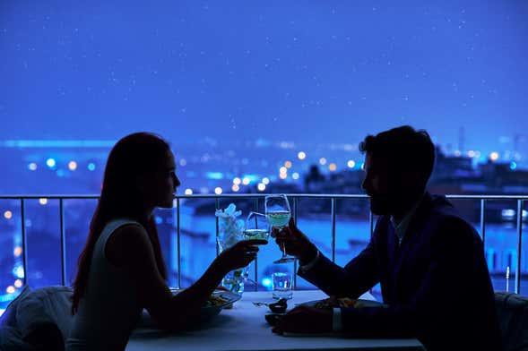 Crucero con cena y música en vivo 22:00h